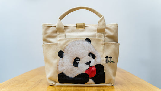 「シャンシャン」リンゴを食べる 手描きバッグ