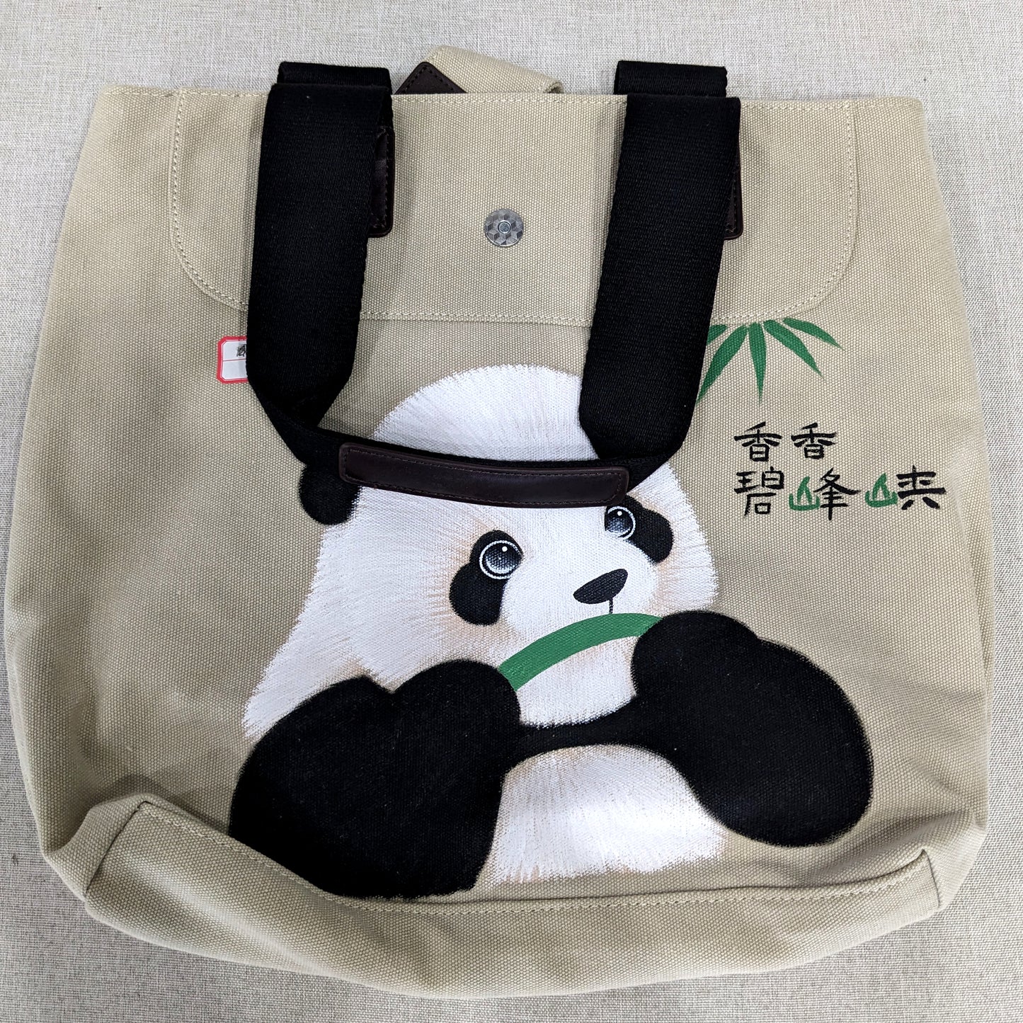 パンダがリンゴを食べる 手描き帆布バッグ